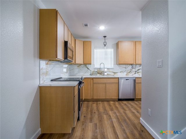 301 Cedarhill Drive, Granite Shoals, TX 78654