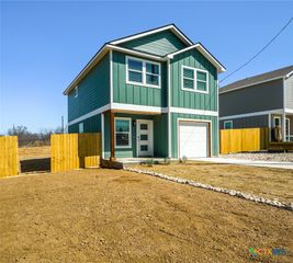 301 Cedarhill Drive, Granite Shoals, TX 78654