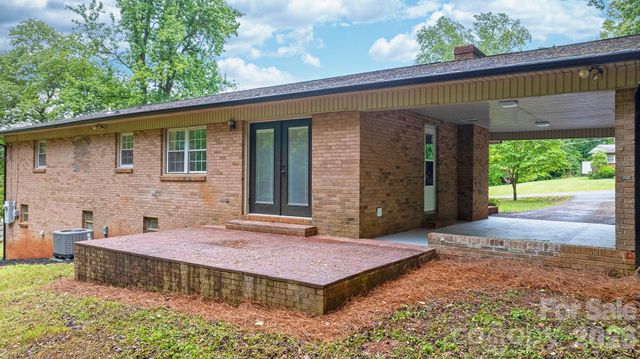 1871 Crestview Drive, Newton, NC 28658