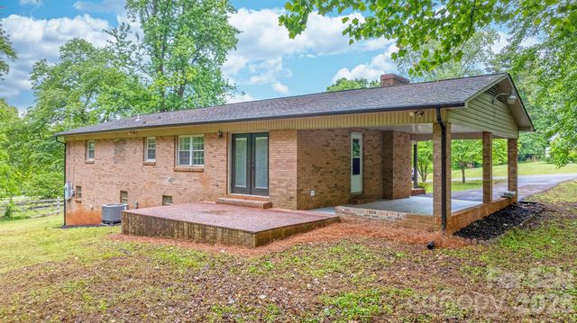 1871 Crestview Drive, Newton, NC 28658