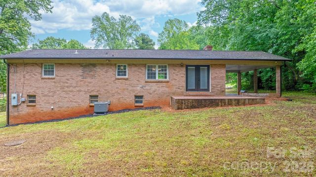 1871 Crestview Drive, Newton, NC 28658