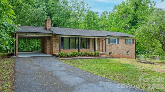 1871 Crestview Drive, Newton, NC 28658