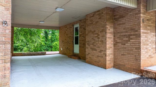 1871 Crestview Drive, Newton, NC 28658