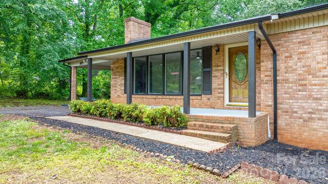 1871 Crestview Drive, Newton, NC 28658