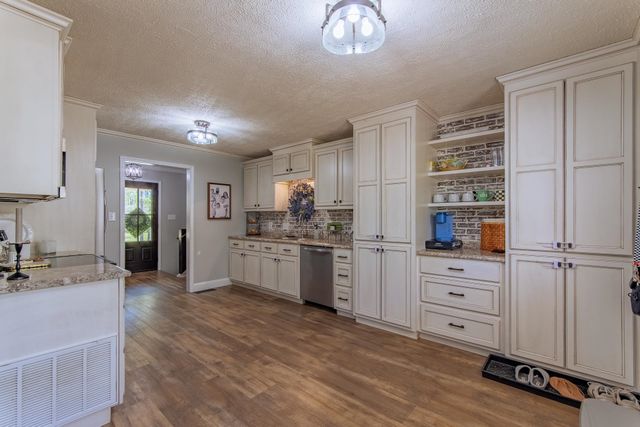 180 HORNER DR, Selmer, TN 38375