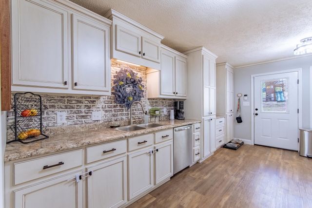 180 HORNER DR, Selmer, TN 38375