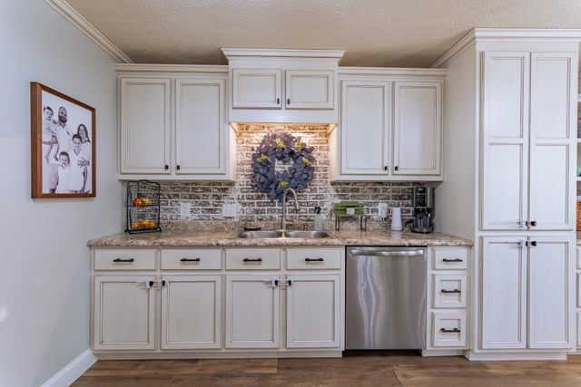 180 HORNER DR, Selmer, TN 38375