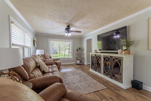 180 HORNER DR, Selmer, TN 38375