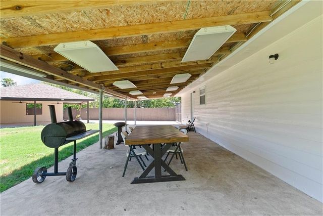 1126 Green Willow Drive, Corpus Christi, TX 78405