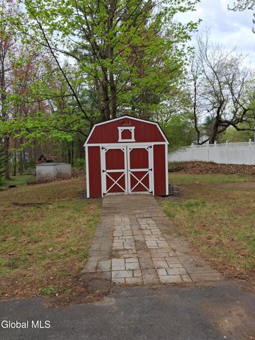 21 Payne Court, Clifton Park, NY 12065