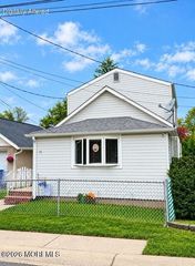 15 Poplar Street, Port Monmouth, NJ 07758