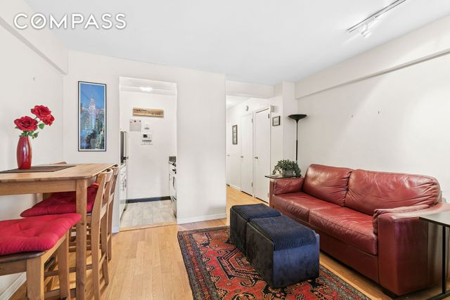 321 E 45th St Apt 9F, New York City, NY 10017