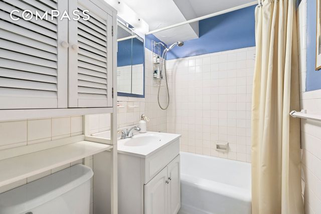 321 E 45th St Apt 9F, New York City, NY 10017