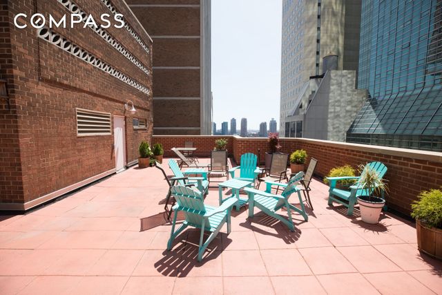 321 E 45th St Apt 9F, New York City, NY 10017