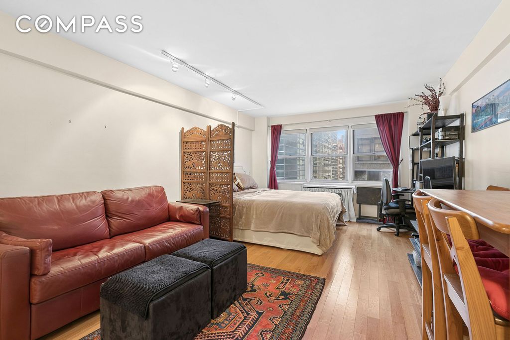 321 E 45th St Apt 9F, New York City, NY 10017