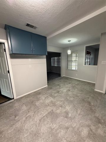 506 Gardenia Street, Lake Jackson, TX 77566