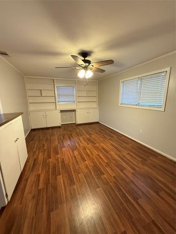 506 Gardenia Street, Lake Jackson, TX 77566