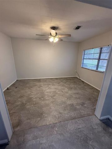 506 Gardenia Street, Lake Jackson, TX 77566