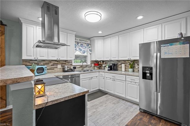 3104 Coach House LN, Virginia Beach, VA 23452