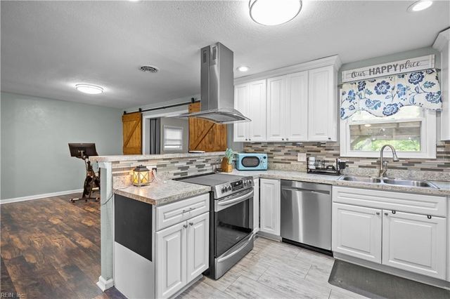 3104 Coach House LN, Virginia Beach, VA 23452
