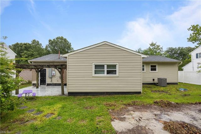 3104 Coach House LN, Virginia Beach, VA 23452