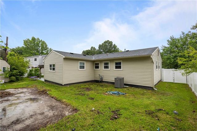 3104 Coach House LN, Virginia Beach, VA 23452