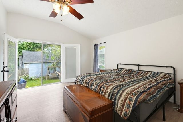 32 Oakwood Avenue, Bedford, OH 44146