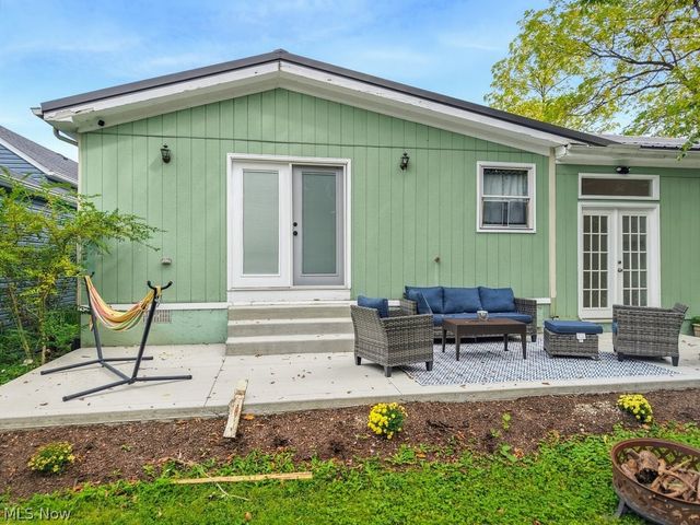 32 Oakwood Avenue, Bedford, OH 44146