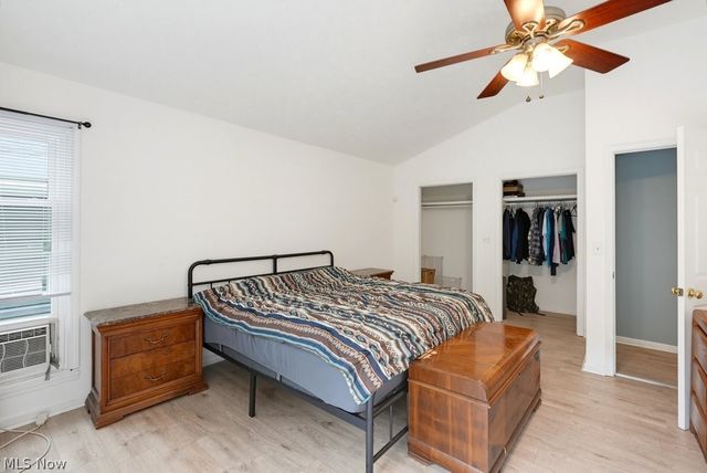 32 Oakwood Avenue, Bedford, OH 44146
