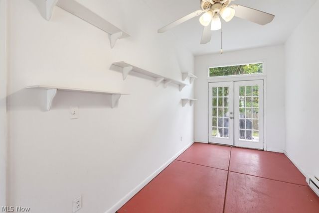 32 Oakwood Avenue, Bedford, OH 44146