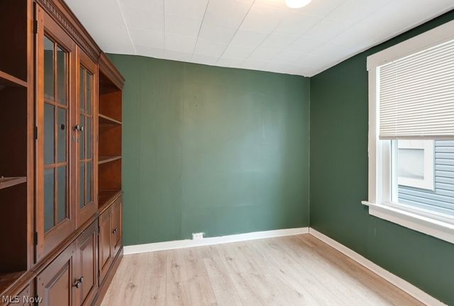 32 Oakwood Avenue, Bedford, OH 44146