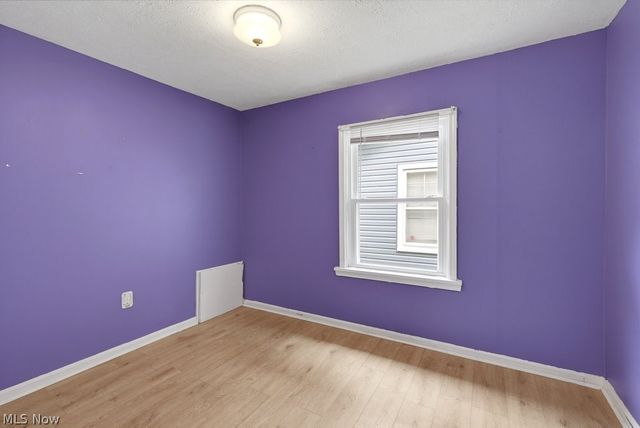 32 Oakwood Avenue, Bedford, OH 44146