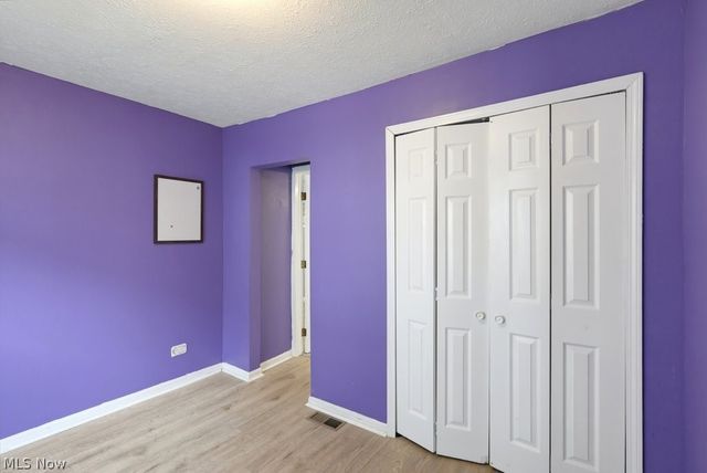 32 Oakwood Avenue, Bedford, OH 44146