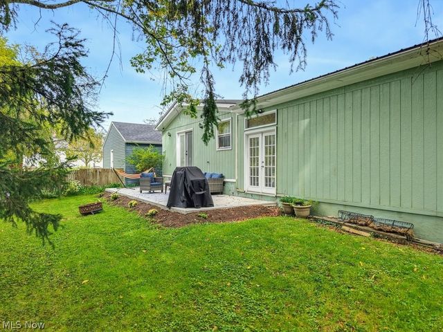 32 Oakwood Avenue, Bedford, OH 44146