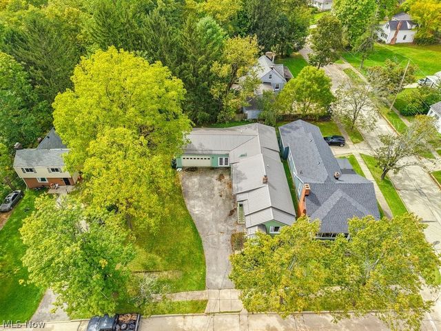 32 Oakwood Avenue, Bedford, OH 44146