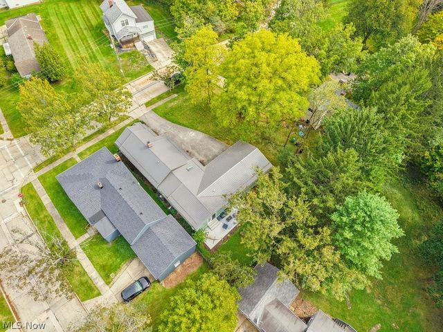 32 Oakwood Avenue, Bedford, OH 44146