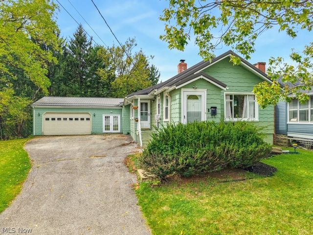 32 Oakwood Avenue, Bedford, OH 44146