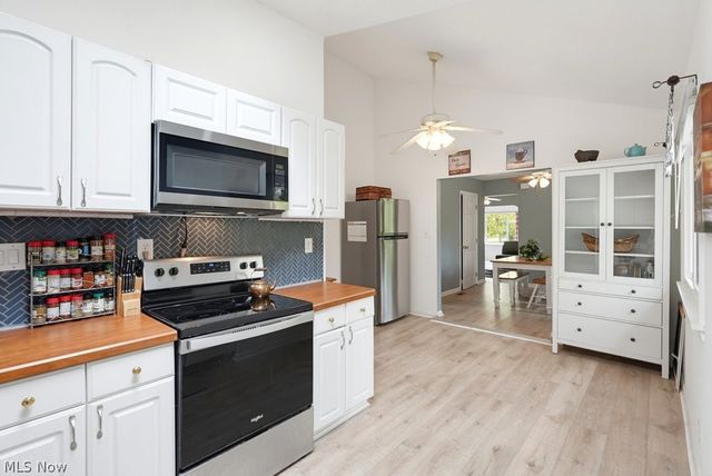 32 Oakwood Avenue, Bedford, OH 44146