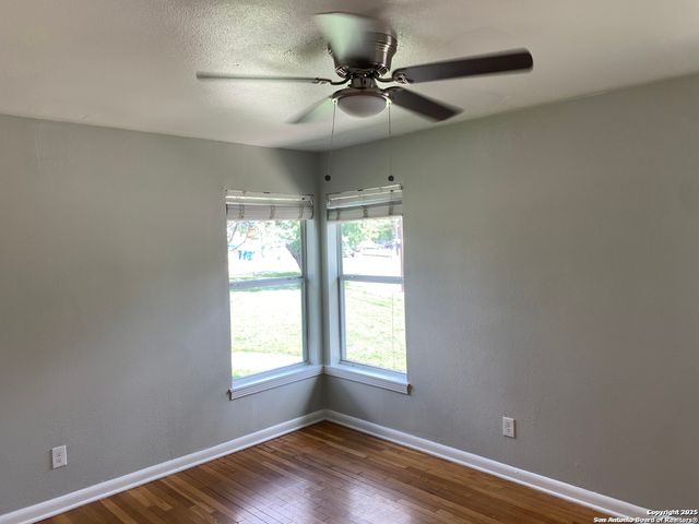 111 LADDIE PL, San Antonio, TX 78201