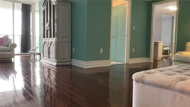 4000 Island Blvd 1105, Aventura, FL 33160