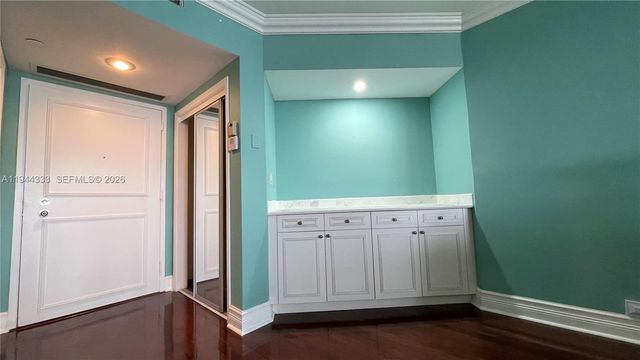 4000 Island Blvd 1105, Aventura, FL 33160