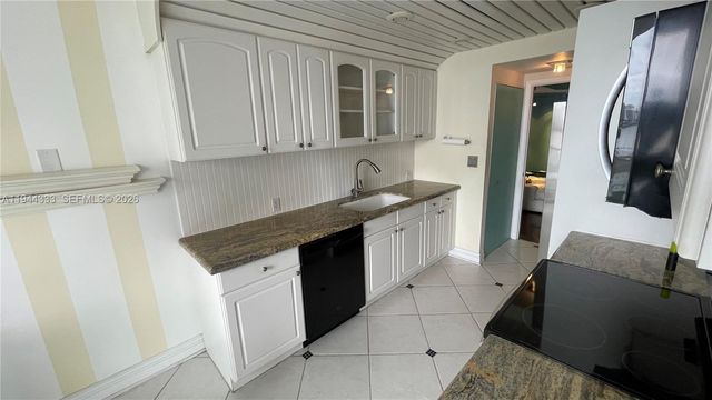 4000 Island Blvd 1105, Aventura, FL 33160