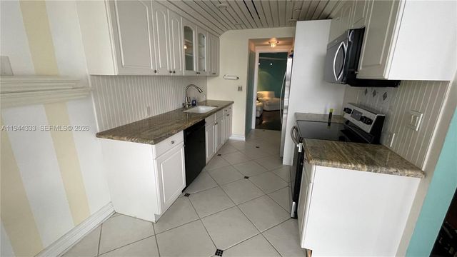 4000 Island Blvd 1105, Aventura, FL 33160