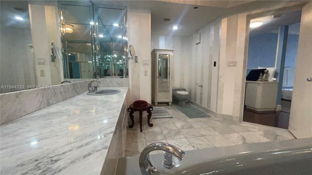 4000 Island Blvd 1105, Aventura, FL 33160