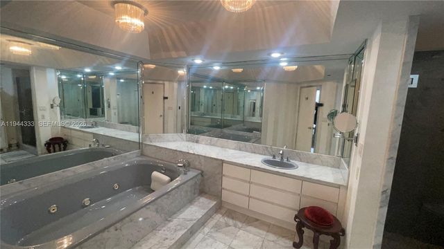 4000 Island Blvd 1105, Aventura, FL 33160