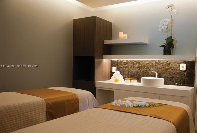 4000 Island Blvd 1105, Aventura, FL 33160