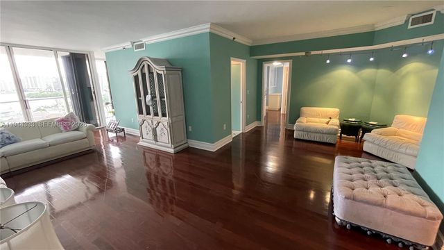 4000 Island Blvd 1105, Aventura, FL 33160