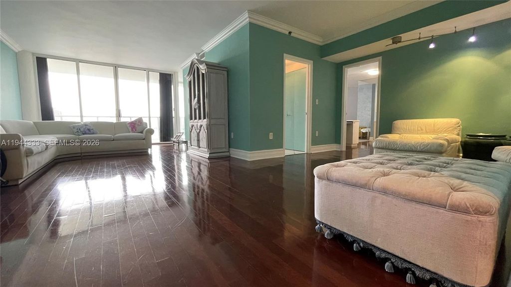 4000 Island Blvd 1105, Aventura, FL 33160