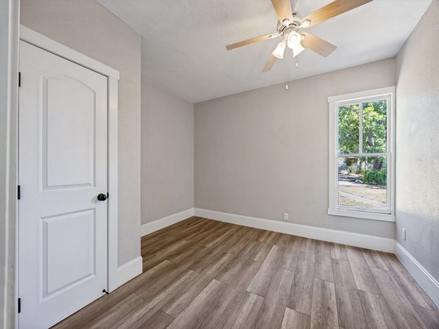 917 W Sears Street, Denison, TX 75020