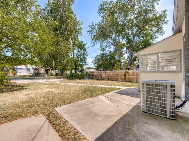 917 W Sears Street, Denison, TX 75020